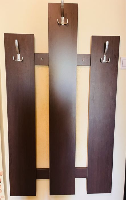Cuier maro din MDF – impecabil si foarte incapator