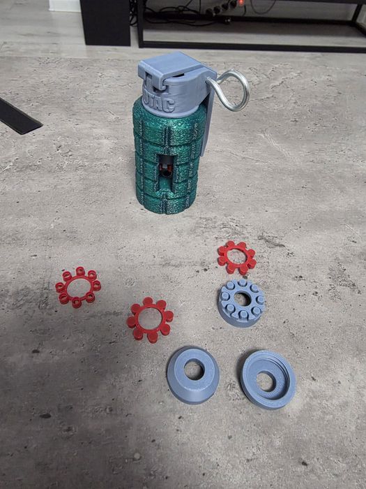Grenadă Airsoft cu Impact (Reutilizabilă) – Printată 3D (Funcționează cu capse)