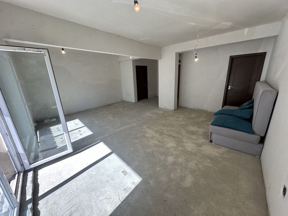 Продавам двустаен с дворно парко място в Трошево