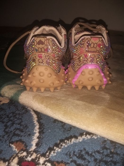 Кроссовки женские