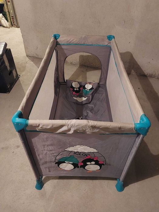 Продавам детска кошарка с матрак Пиер Карден