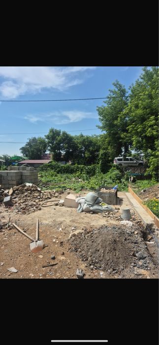 Продам участок с фундаментом. Бажова.
