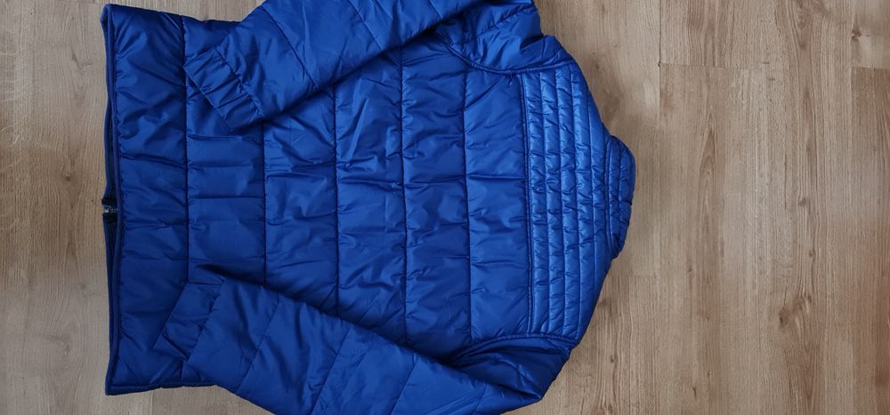 Ярко синьо яке- ТЕОДОР