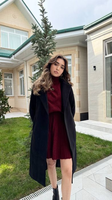 Черное пальто ниже колен