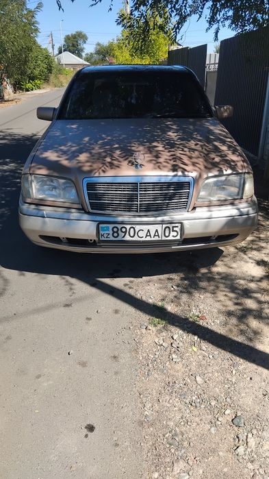 Машина мерседес  С  200