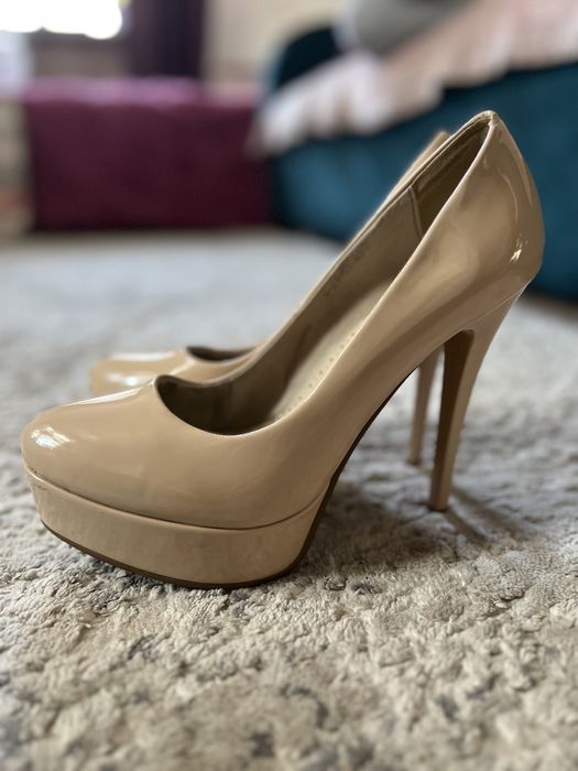 Лабутены лакированные