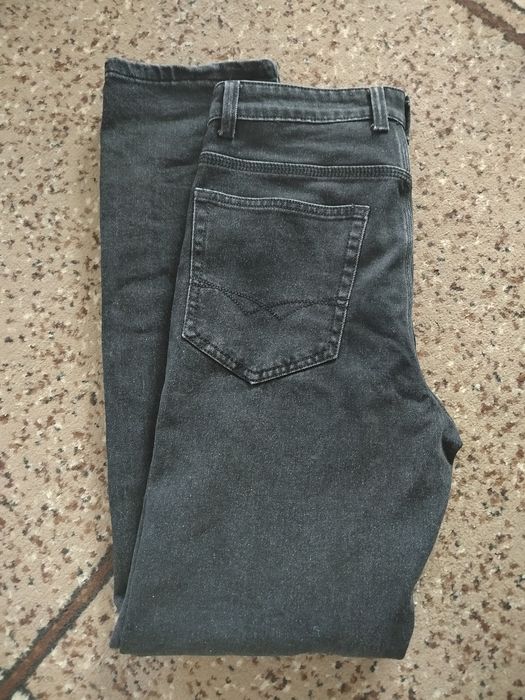 Черные мужские джинсы