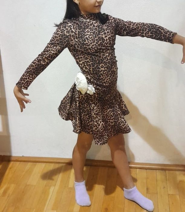 Vând rochie dans sportiv latino pentru fete aprox 12 ani, animal print