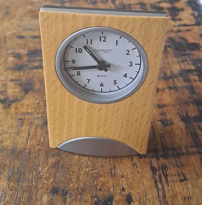 часовник Марксман Marksman за бюро аналогов кварцов дървен отпред
