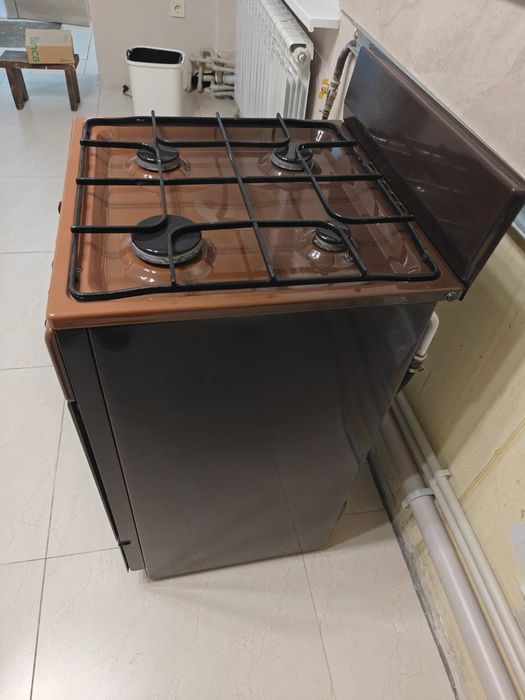 Продам газовую плиту