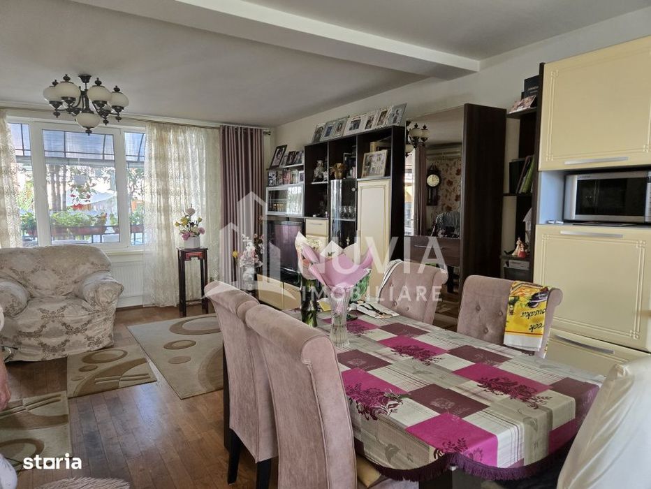 Casa cu 3 camere,90 mp,zona Centru