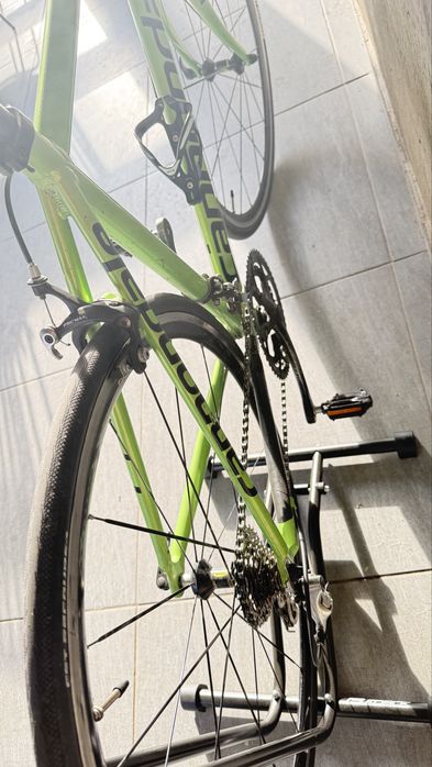 Vând bicicletă cursieră Cannondale