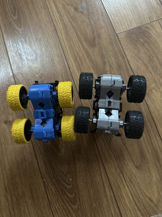 Игрушечная машинка