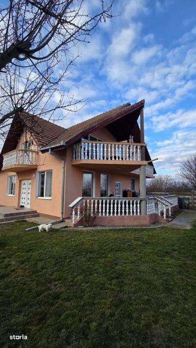 Casa cu mansarda  – Zona Aquastar, str. Gorunului