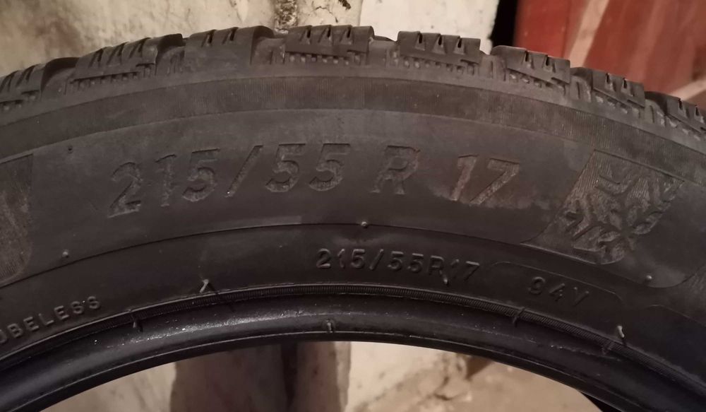 Продавам 2 броя зимни гуми 215.55.17 на 1 сезон дот 2019 Мишелин