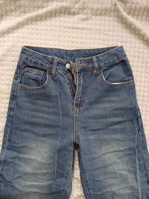Широки дънки тип mom fit