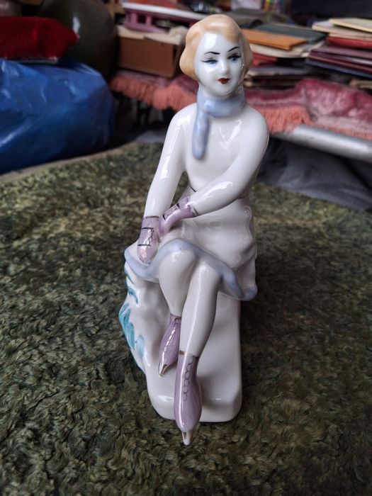 Продам советскую статуэтку.