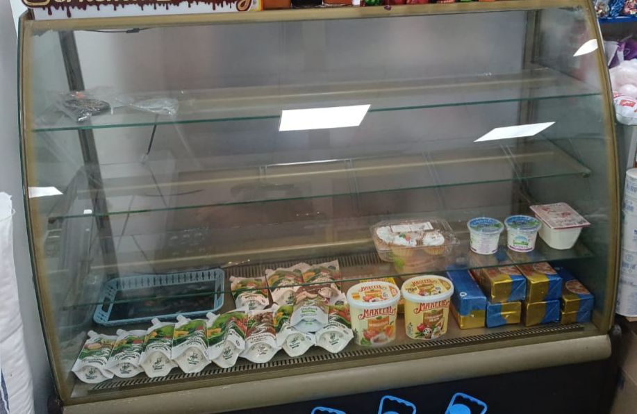 Продаю холодильник витрину