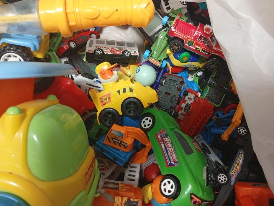 Продам большой пакет игрушек