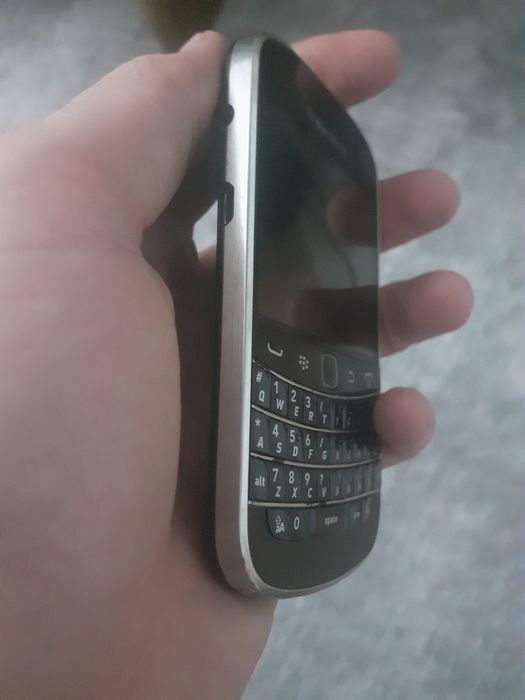 Telefon blackberry 9900-ca nou