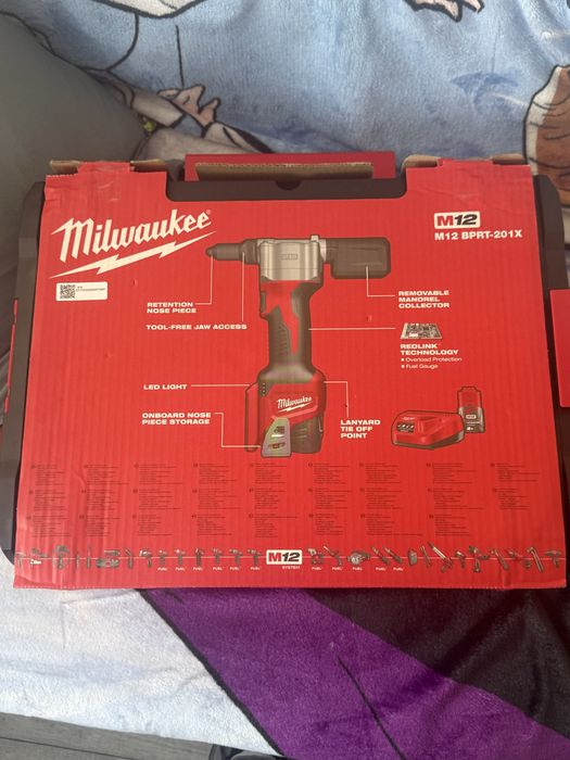 Pistol pentru nituri milwaukee