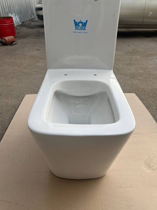 Унитаз Rose в хорошем состоянии