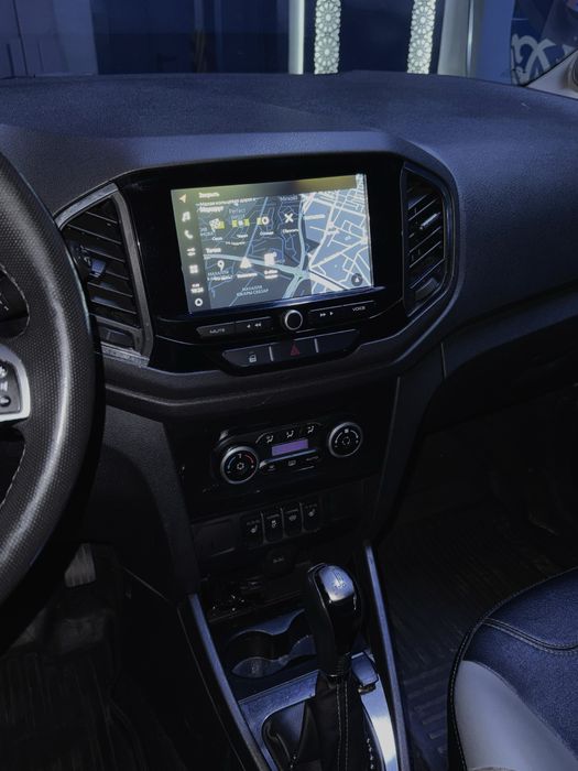 Lada Xray Cross full