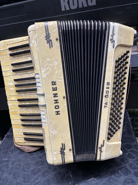 Acordeon Hohner Tango 2B 80 basi potcoava