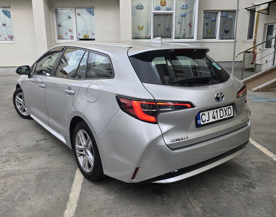 Vând toyota corolla 1.8 Hybrid