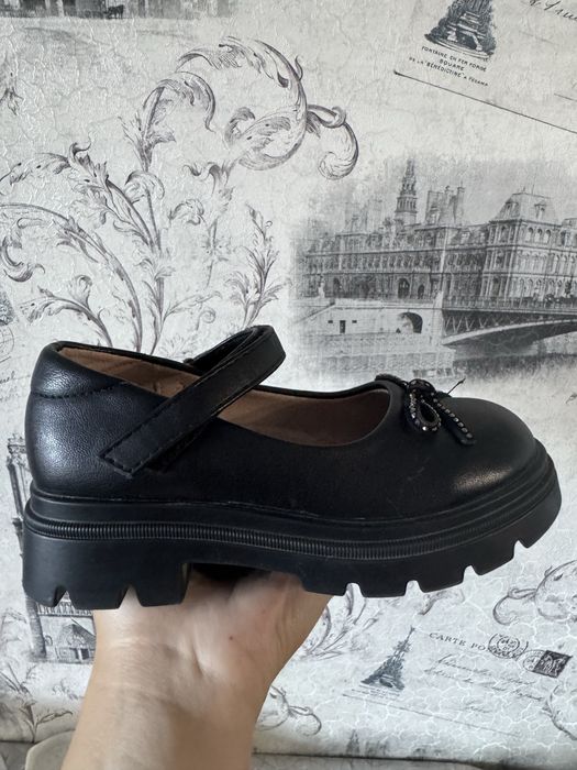 Детские черные туфли