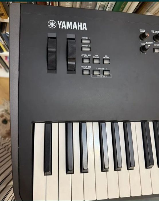 Продам синтезатор  YAMAHA MODX8