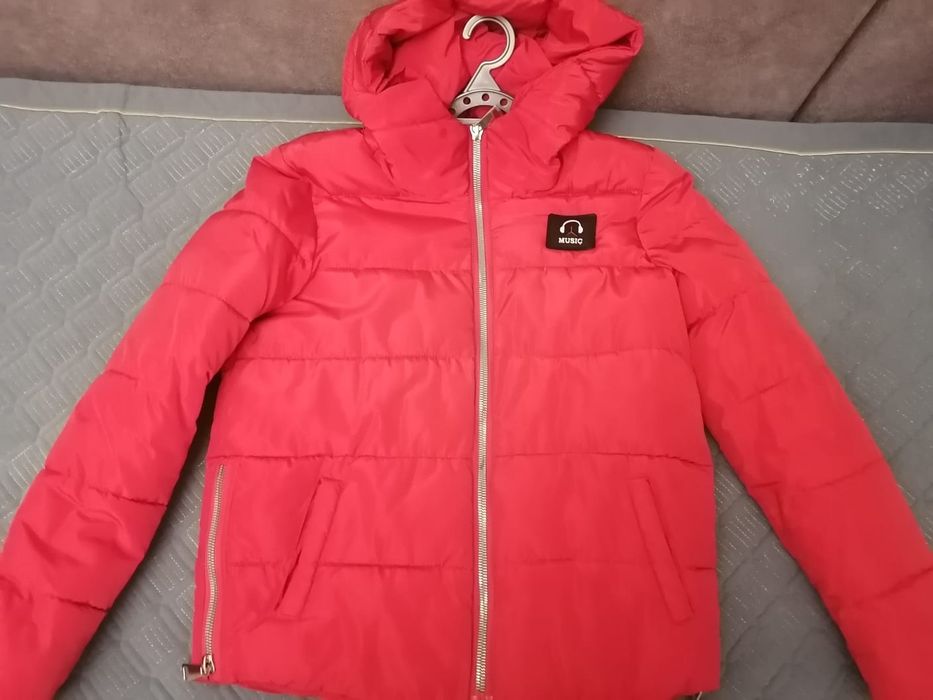 Продам демисезонную куртку и мужской костюм