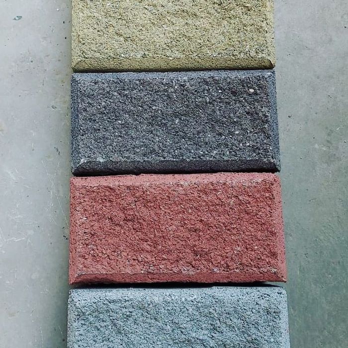 Рваный шлакоблок, козырьки, шляпки