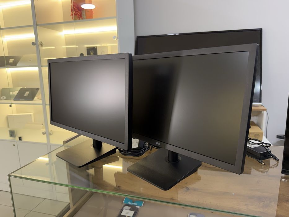 монитор LG черный