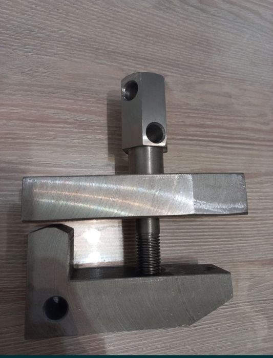 Съемник шаровых опор