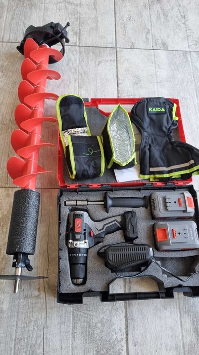 Шуруповерт  с буром