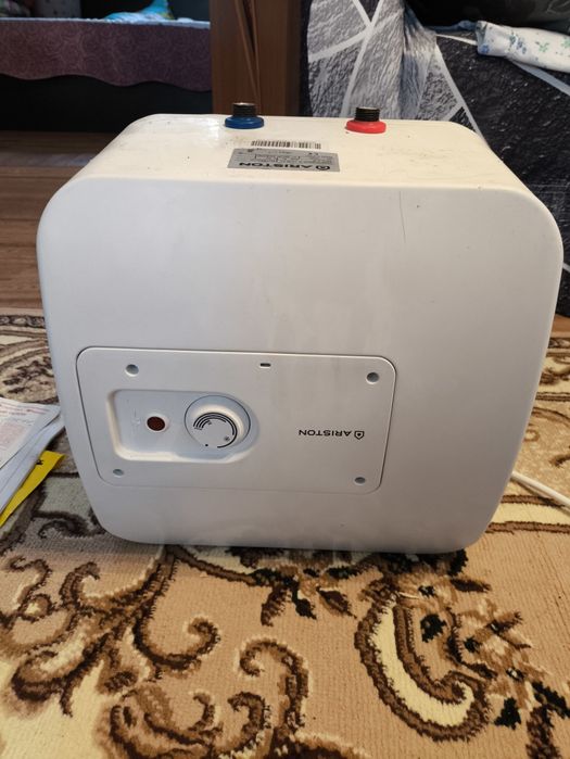 Аристон 10литоров