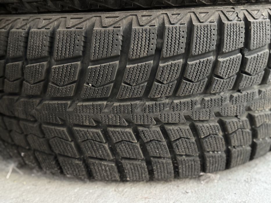 Продаю почти новую зимнюю резину