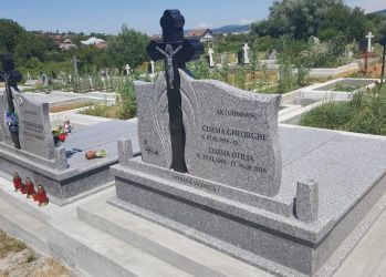 Vând monumente funerare