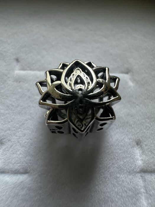 Сребърен талисман “Лотос” за гривна Пандора