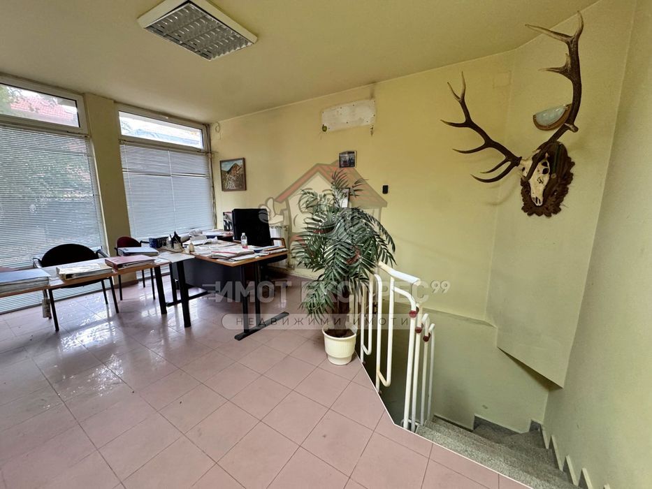 Дава се под наем Офис в Асеновград - 80 кв.м за 255 € - Снимка #2