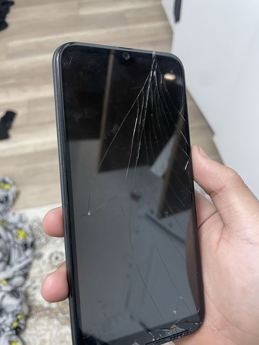 продам телефон работает срочно 8к