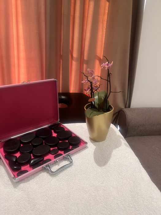 Masaj de relaxare pietre calde si vulcanice