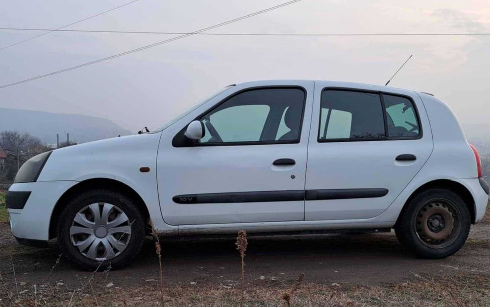 Продавам Рено клио 2002 г.