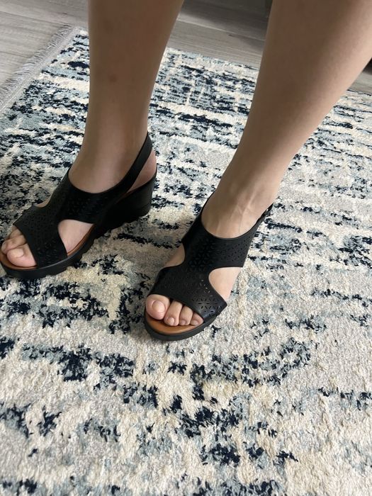 Продаю босоножки