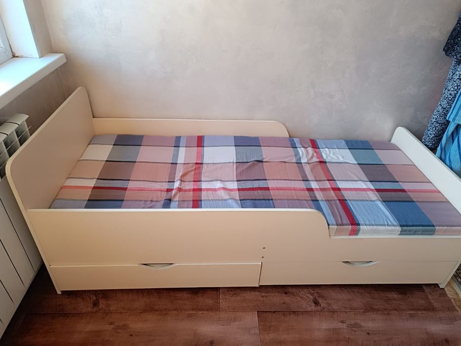 Продам кровать состояние идеальное.
