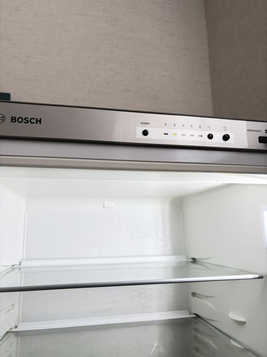 Холодильник BOSH в хорошем состоянии.