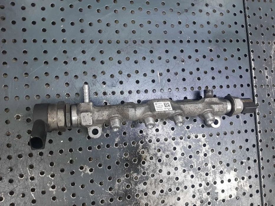 rampa injectoare 1.6 tdi  vw golf 7 passat b8 audi a3 8v skoda octavia seat leon altea 04l089b  057130764ab