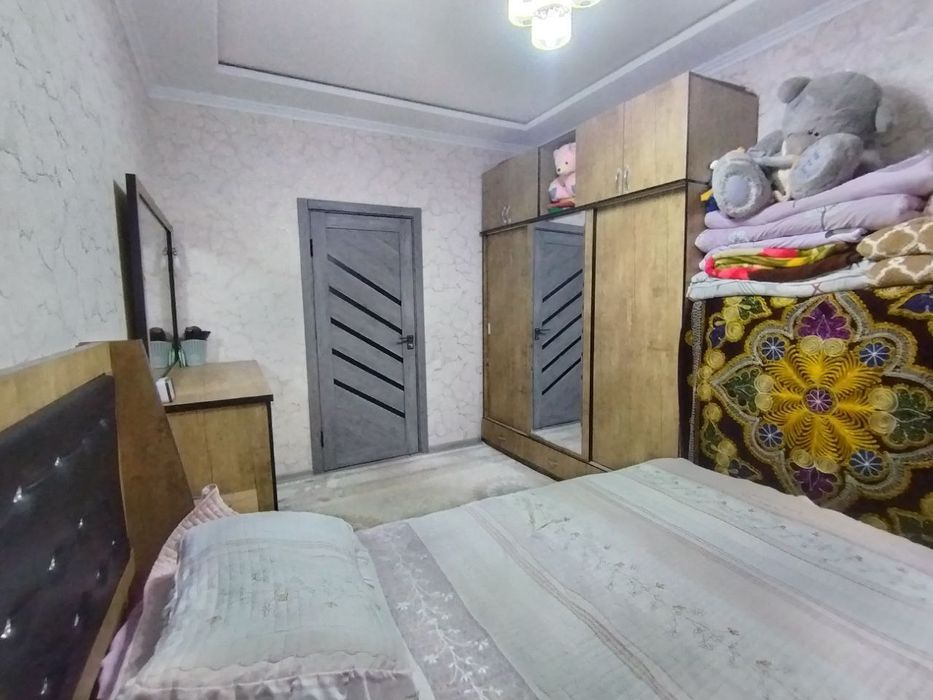 Chirchiq sh 8 mikrorayon 1 etaj 2 xonali uy sotiladi