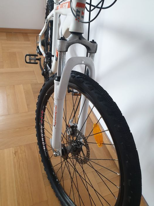 Vând bicicleta Hillbo